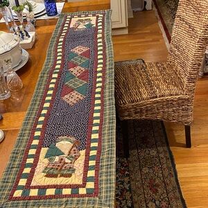 Charming Country Christmas Santa  Patchwork Reversible  Quilted Table Runner